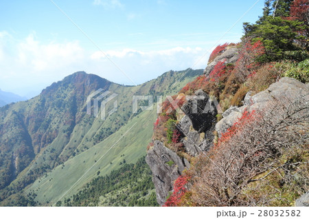 石鎚山頂から見た二の森方面の景色 28032582