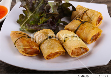 Asian spring roll Asian spring roll 28032854