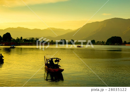 Dal lake, Kashmir, India 28035122