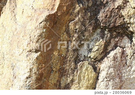 荒い岩肌 28036069