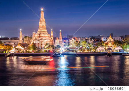 Wat Arun night view, temple in Bangkok, Thailand 28038694