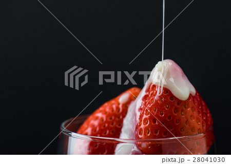 イチゴ　練乳 28041030