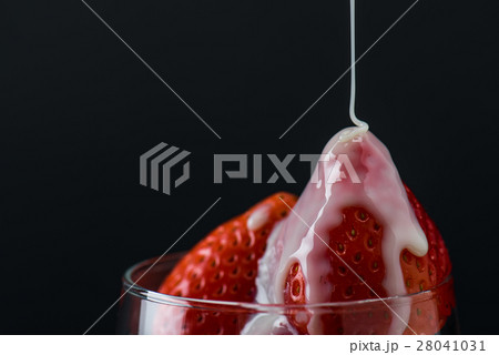 イチゴ　練乳 28041031