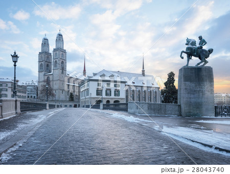 Old Zurich town, view on river Old Zurich town, view on river 28043740