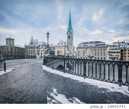 Old Zurich town, view on river 28043741