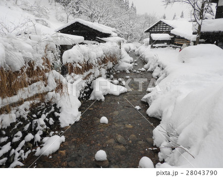 温泉郷にあってダントツの一番人気なのがこの鶴の湯温泉で、日本一予約が取りにくい宿として知られる。 28043790