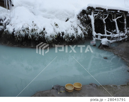 温泉郷にあってダントツの一番人気なのがこの鶴の湯温泉で 日本一予約が取りにくい宿として知られる の写真素材