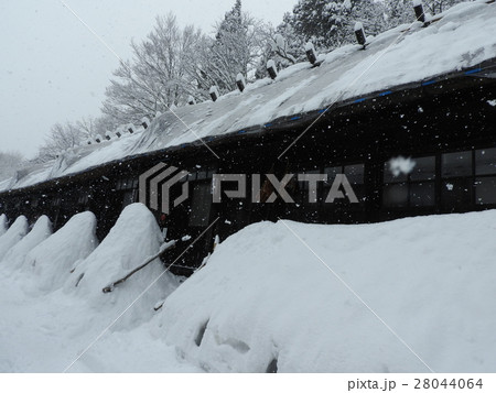 温泉郷にあってダントツの一番人気なのがこの鶴の湯温泉で、日本一予約が取りにくい宿として知られる。 28044064