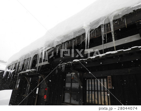温泉郷にあってダントツの一番人気なのがこの鶴の湯温泉で、日本一予約が取りにくい宿として知られる。 28044074