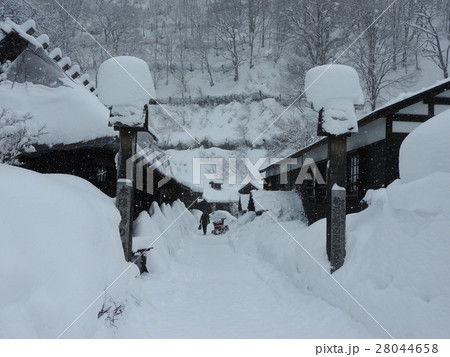 温泉郷にあってダントツの一番人気なのがこの鶴の湯温泉で、日本一予約が取りにくい宿として知られる。 28044658