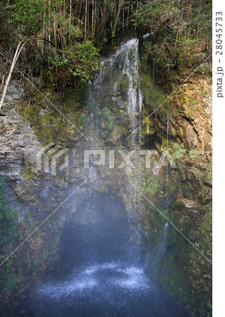 大分県豊後大野市　稲積水中鍾乳洞　虹の滝 28045733