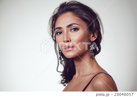 Glamour portrait of beautiful woman with earrings 28048057