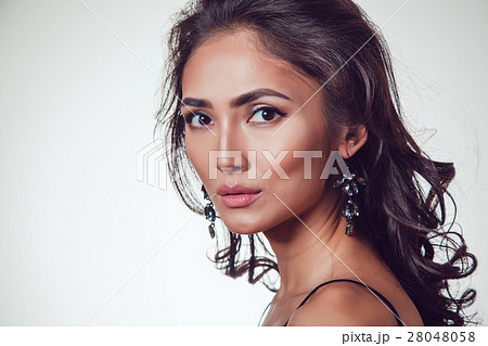 Glamour portrait of beautiful woman with earrings 28048058