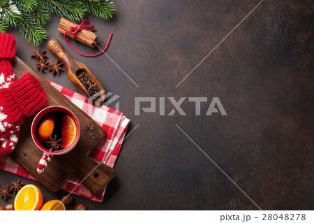 Christmas mulled wine and ingredients 28048278