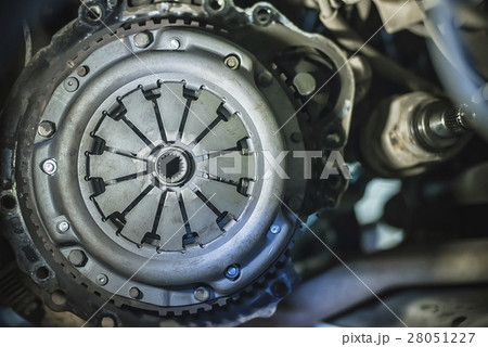 New clutch basket with shallow depth of field 28051227
