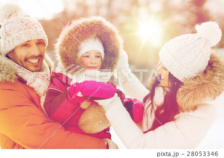 happy family with child in winter clothes outdoors 28053346