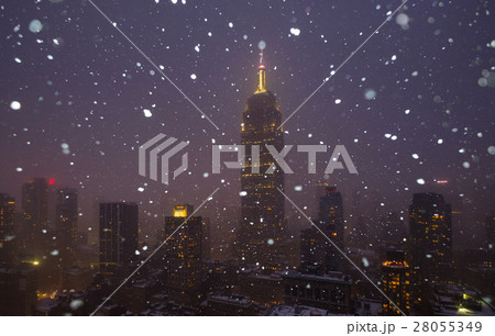 USA, New York State, New York City, Empire State Building and city skyline in snow USA, New York State, New York City, Empire State Building and city skyline in snow 28055349