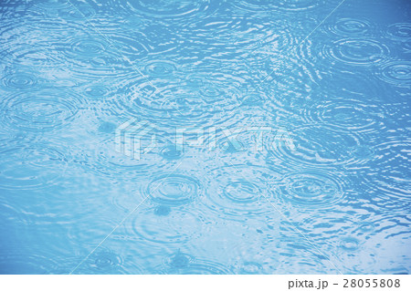 Raindrops on puddle 28055808