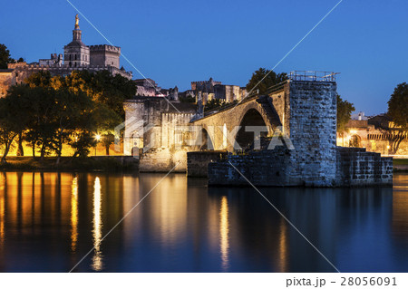 France, Provence-Alpes-Cote d'Azur, Avignon, Old town, embankment in foreground France, Provence-Alpes-Cote d'Azur, Avignon, Old town, embankment in foreground 28056091