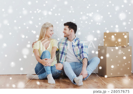 couple with cardboard boxes moving to new home couple with cardboard boxes moving to new home 28057675