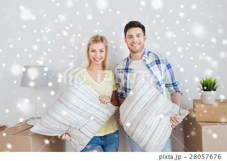 happy couple with stuff moving to new home 28057676