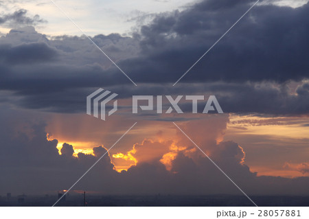 夕暮れの雲 28057881