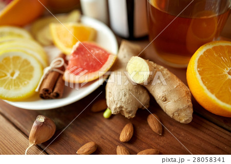 ginger, citrus fruits, tea or honey on wood 28058341