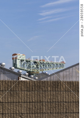 造船所の屋根とジャイアントカンチレバークレーン 造船所の屋根とジャイアントカンチレバークレーン 28059558