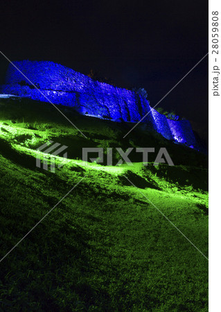 1月沖縄　今帰仁城・主郭城壁ライトアップ 28059808