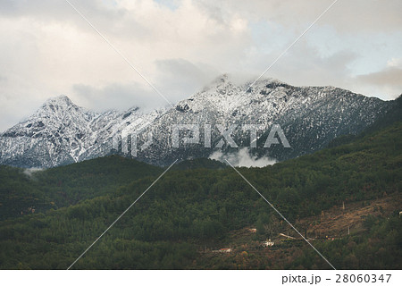 Green slopes of the Taurus mountains with snow 28060347