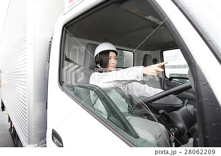 女性トラック運転手イメージ 女性トラック運転手イメージ 28062209
