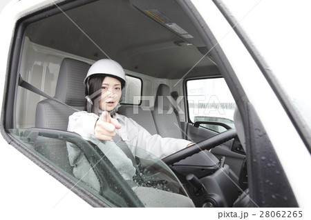 女性トラック運転手イメージ 28062265