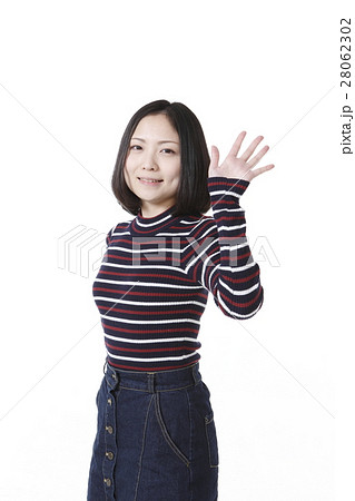 さよならポーズの若い女性 28062302