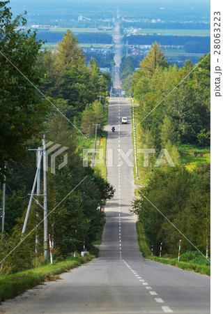 知床斜里 天に続く道の写真素材 28063223 Pixta