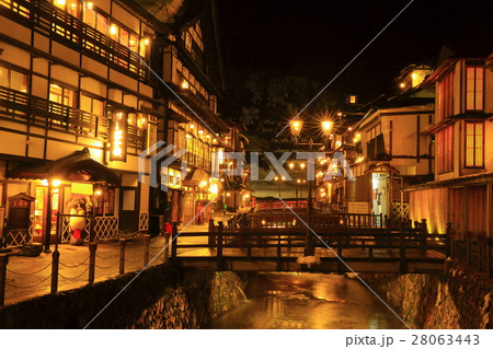 冬の銀山温泉 28063443