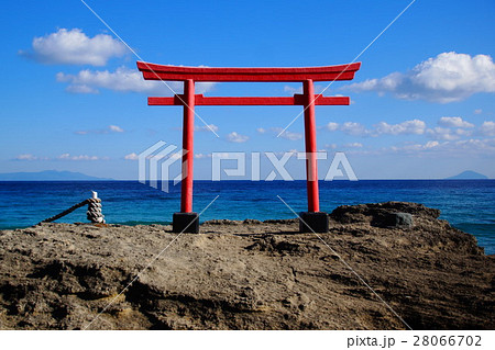 伊豆　白濱神社　海浜鳥居 ・ 大明神岩　（ 伊古奈比咩命神社 ） 静岡県 下田市 白浜 28066702