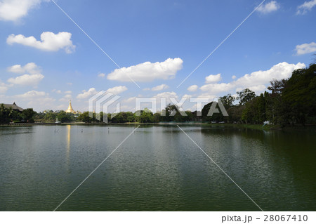 カンドージ湖とパゴダ 28067410