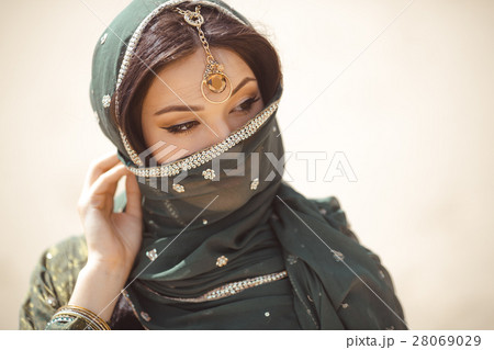 Portrait of a beautiful female model in 28069029