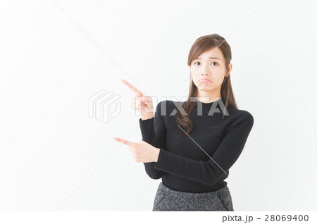 20代女性(黒ニット 秋冬) 20代女性(黒ニット 秋冬) 28069400