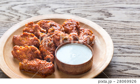 Fried chicken wings with blue cheese sauce 28069926