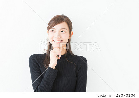 20代女性（黒ニット　秋冬） 28070104