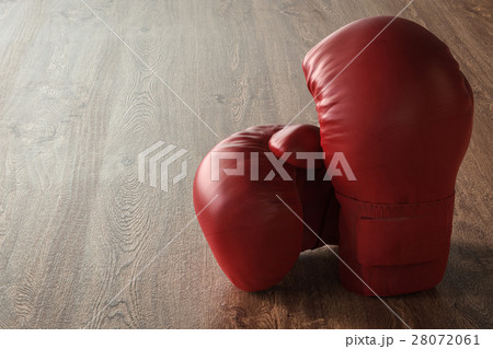 red boxing gloves 28072061