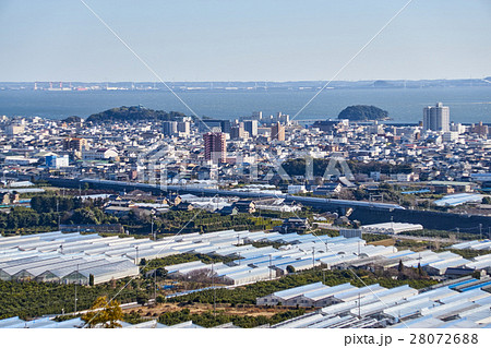 蒲郡市付近を走る新幹線と三河湾 蒲郡市付近を走る新幹線と三河湾 28072688