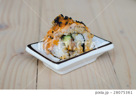 Maki Sushi 28075361