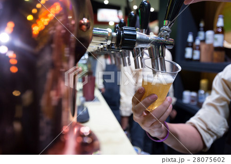 Bartender pouring beer 28075602