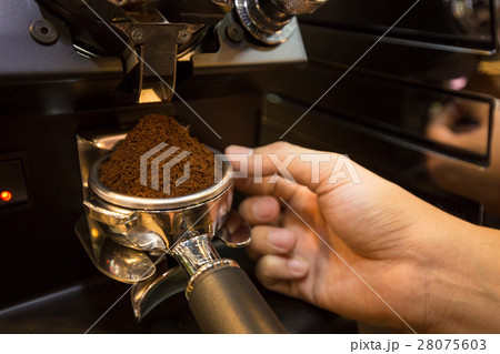 Prepare espresso powder Prepare espresso powder 28075603