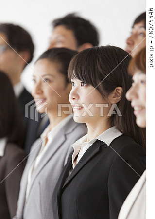 複数人ビジネスイメージ 28075646