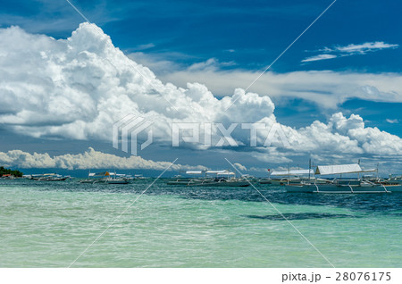 Tropical beach with traditional boats 28076175