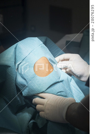 Knee surgery surgical operation 28076295