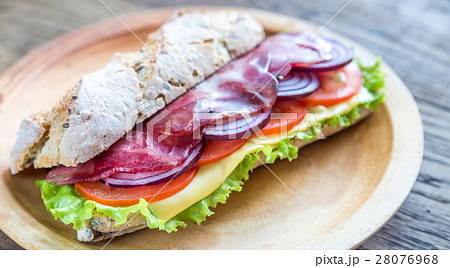 Sandwich with ham, cheese and fresh vegetables 28076968